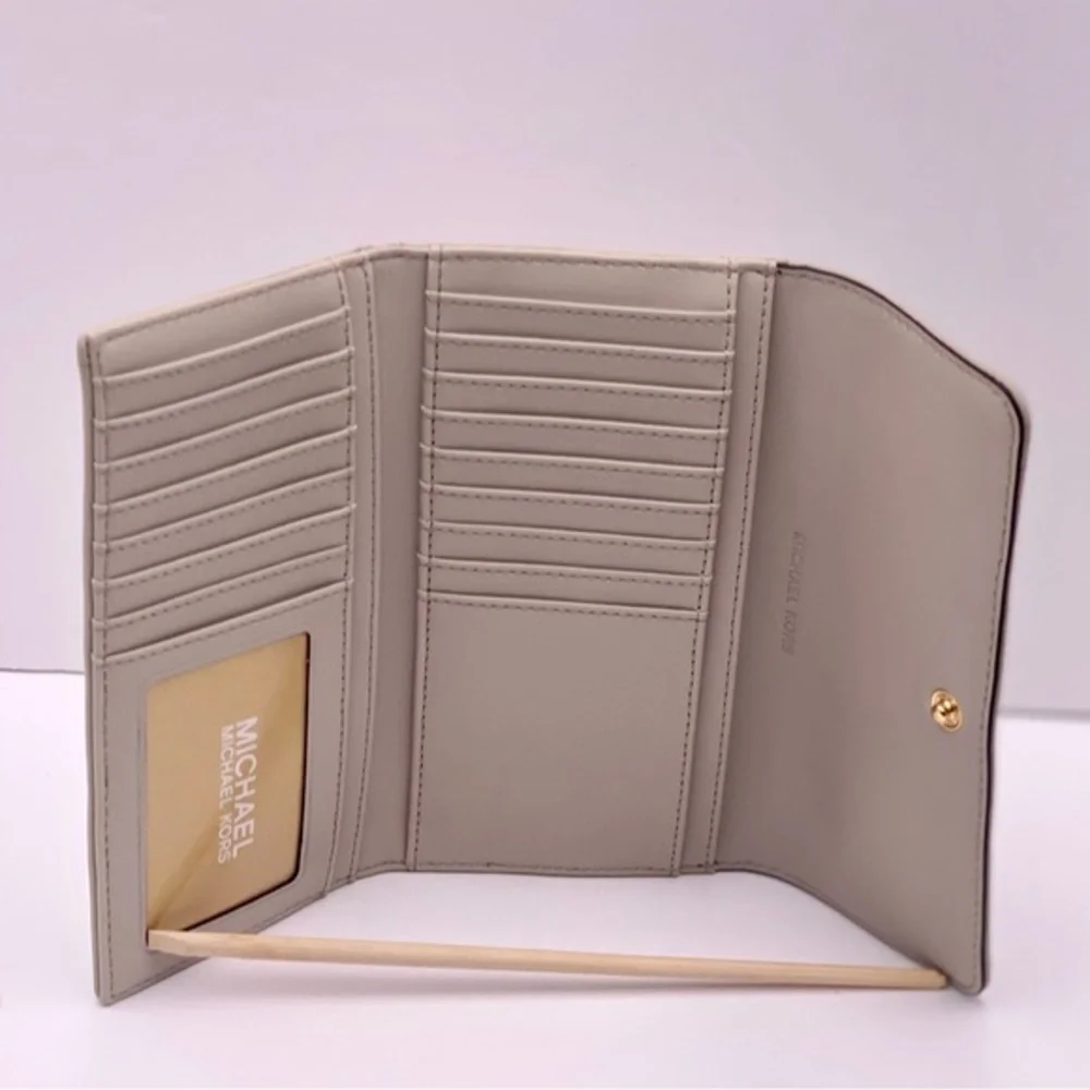 Michael Kors Large Trifold Wallet Light Sand - Picture 4 of 12